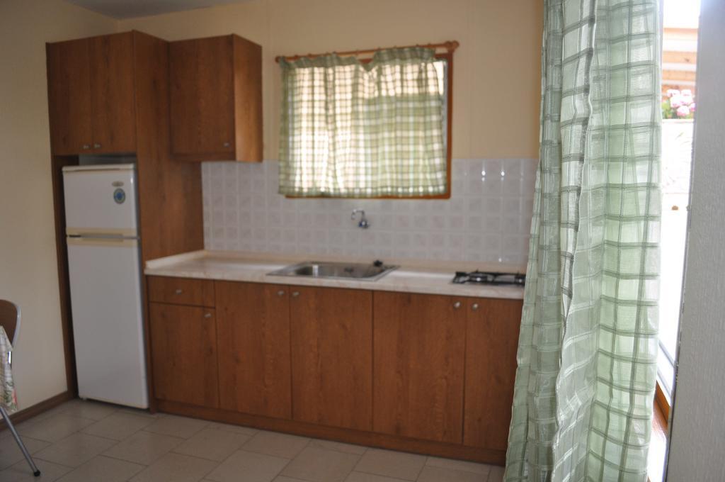 Rogakia Village Est. 1983 Zola Room photo